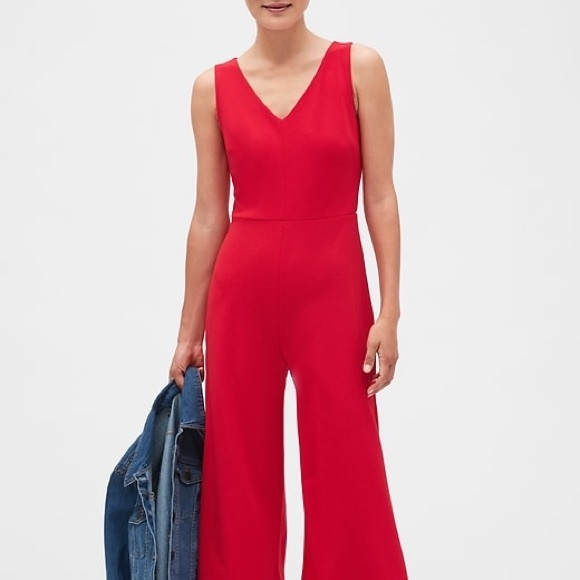 Banana Republic Other - NWT Banana Republic Knit V-Neck Crop Jumpsuit